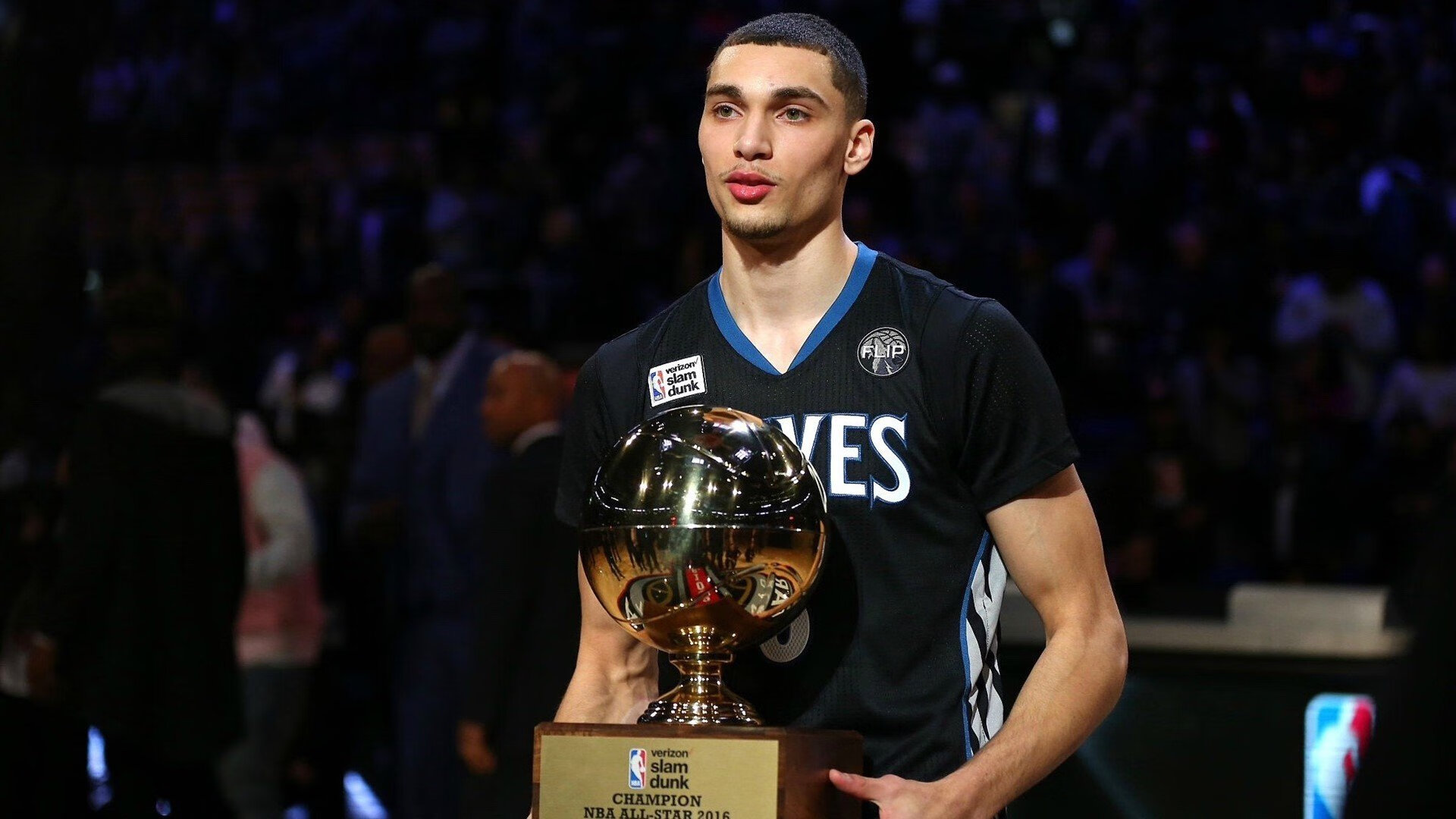 九游娱乐中心-尼斯备战NBA？阿贾克斯门线救险，Ming与50激战法国队，球迷集体看傻